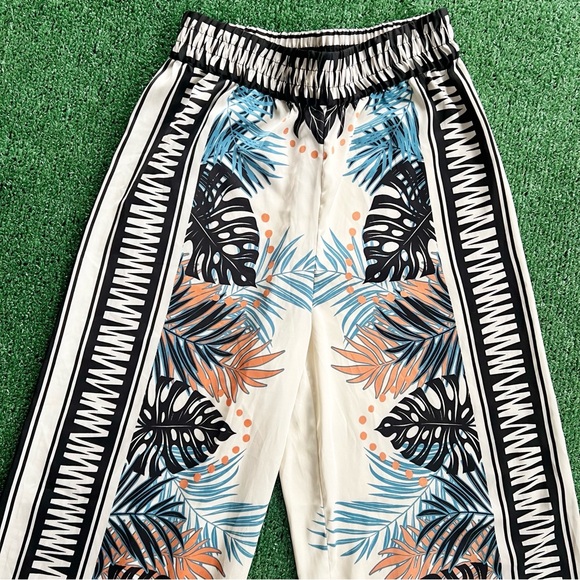 Joieš§”Silky Wide LegĀ High Waist Flowy Palm Print Palazzo Pants - Picture 6 of 9